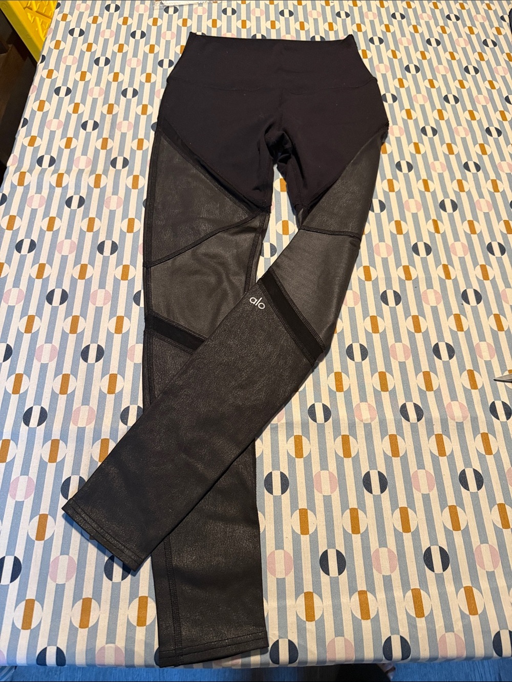 ALO Yoga Black High-Rise Mesh Panel Jeggings